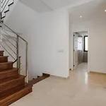 Villa Riviera De 4 Con Piscina. *