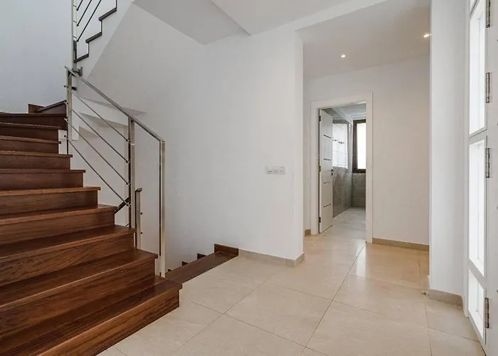 Villa Riviera De 4 Con Piscina. *